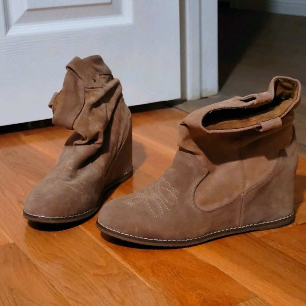 Wedge boots
